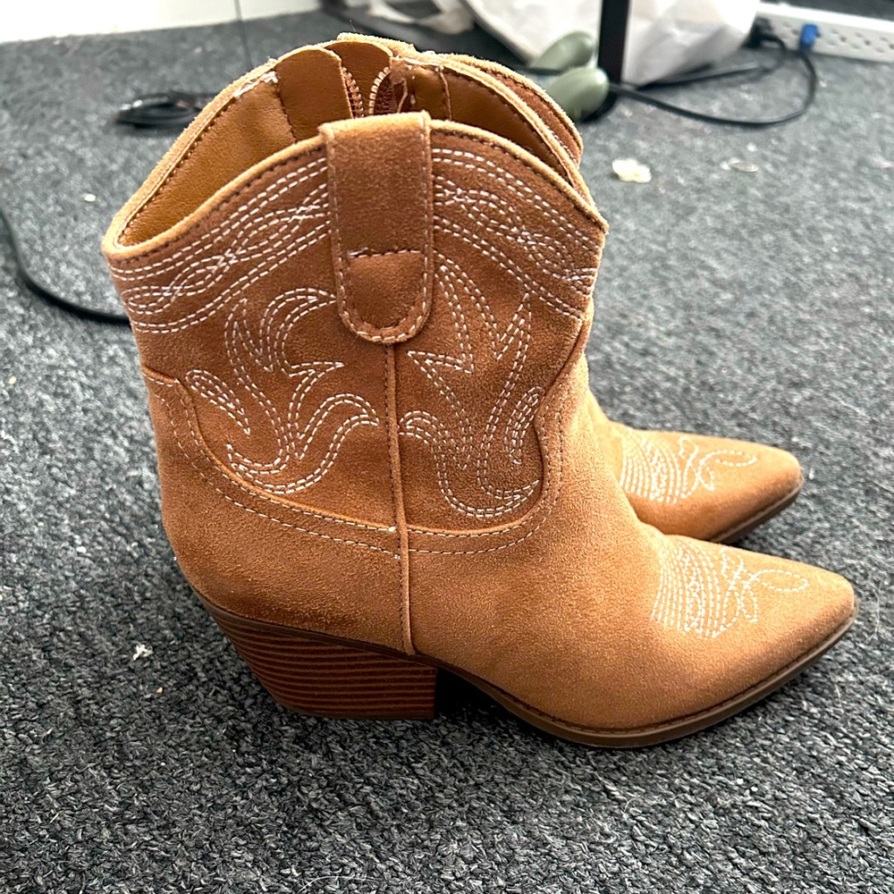 Women’s Low Cowboy Boots
